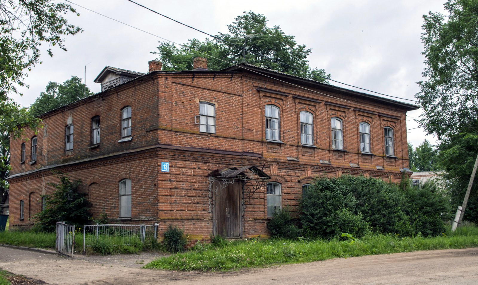 Земская школа (красная).